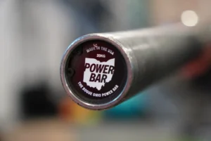 Hochwertiges Equipment – Rogue Power Bar im Friendship Gym Hamburg.