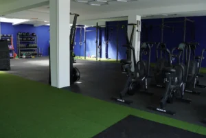 kursraum airbikes ergometer racks rasen